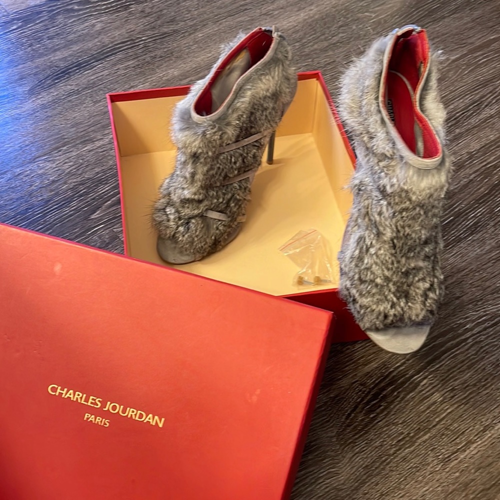 NWT Charles Jourdan Paris